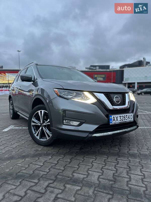 Внедорожник / Кроссовер Nissan Rogue 2017 в Харькове