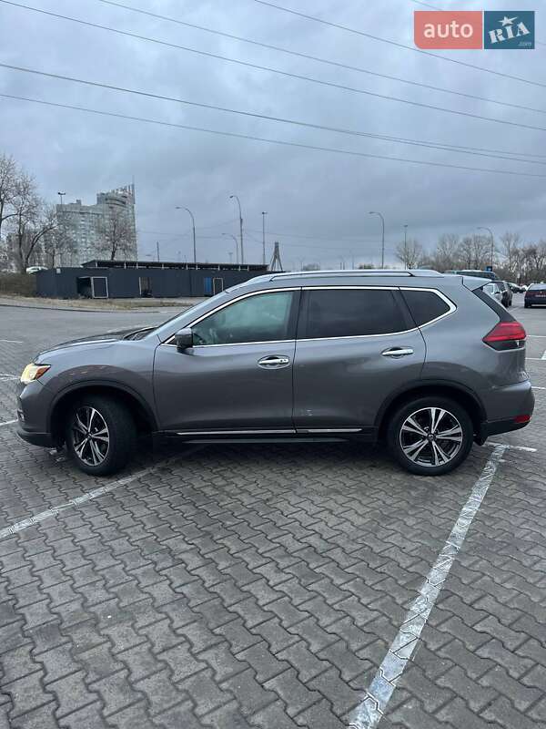 Внедорожник / Кроссовер Nissan Rogue 2017 в Харькове
