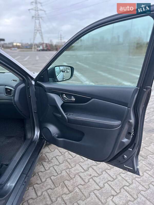 Внедорожник / Кроссовер Nissan Rogue 2017 в Харькове