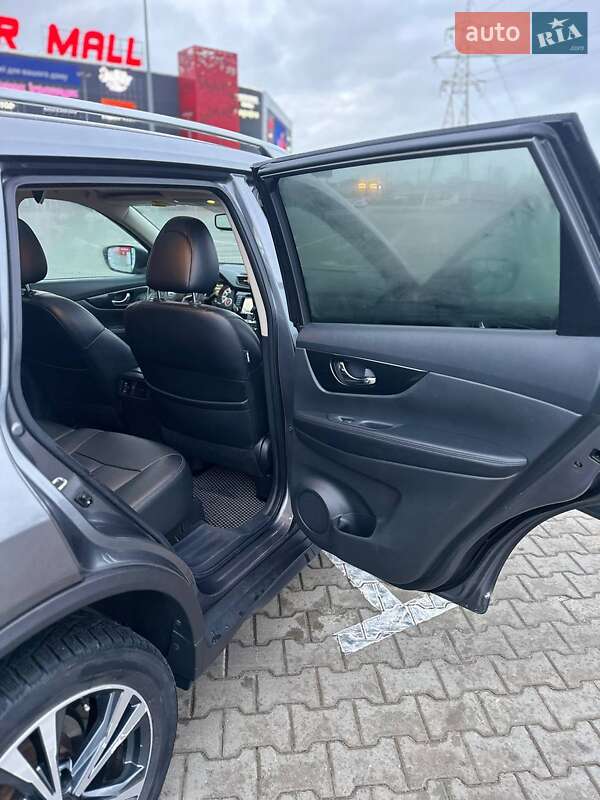 Внедорожник / Кроссовер Nissan Rogue 2017 в Харькове