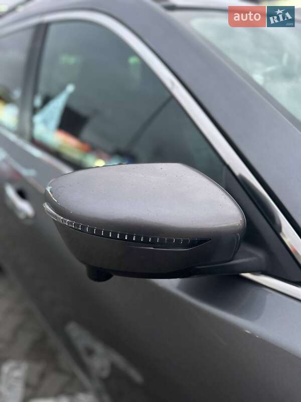 Внедорожник / Кроссовер Nissan Rogue 2017 в Харькове