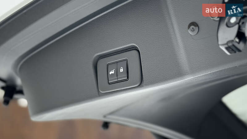 Внедорожник / Кроссовер Nissan Rogue 2024 в Ровно