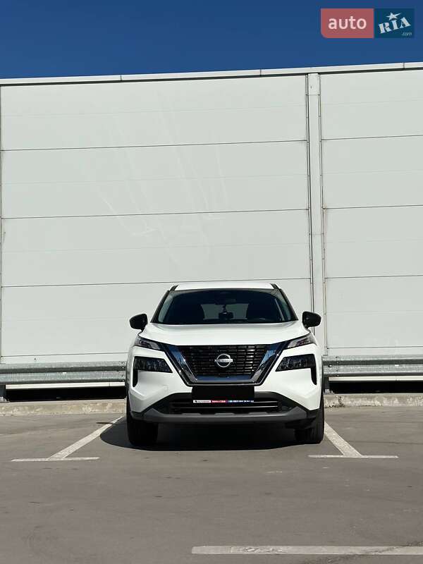 Внедорожник / Кроссовер Nissan Rogue 2023 в Киеве