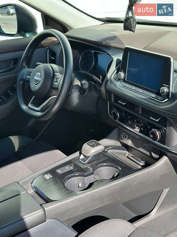 Внедорожник / Кроссовер Nissan Rogue 2023 в Киеве