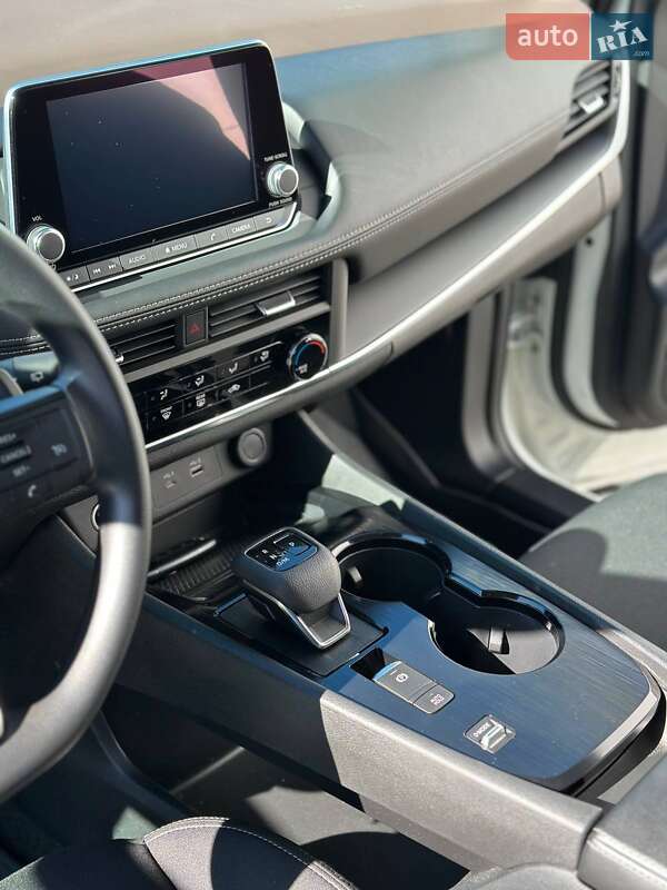 Внедорожник / Кроссовер Nissan Rogue 2023 в Киеве