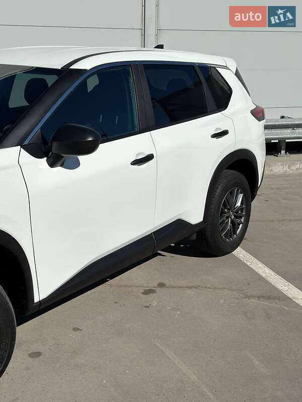 Внедорожник / Кроссовер Nissan Rogue 2023 в Киеве