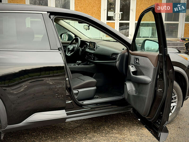 Внедорожник / Кроссовер Nissan Rogue 2023 в Запорожье