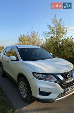 Позашляховик / Кросовер Nissan Rogue 2017 в Старій Синяві