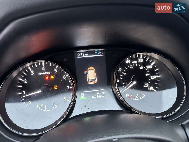 Внедорожник / Кроссовер Nissan Rogue 2017 в Ужгороде