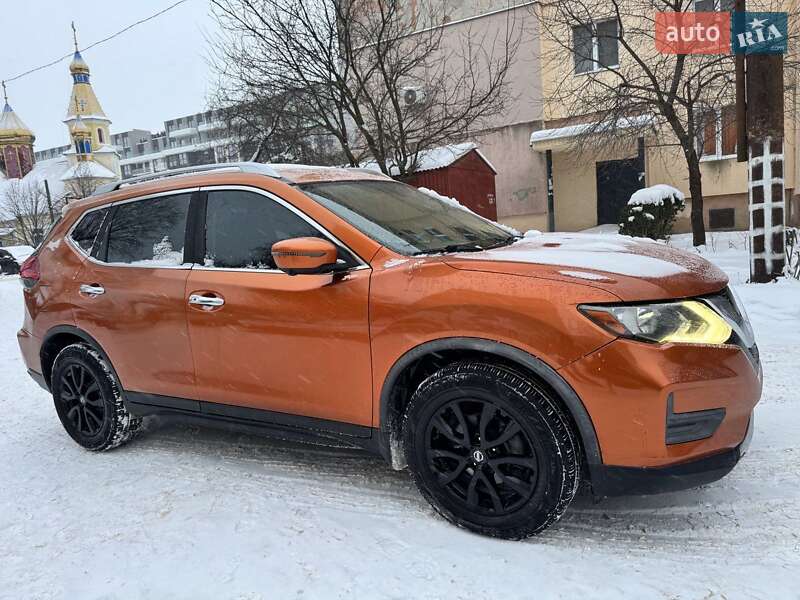 Внедорожник / Кроссовер Nissan Rogue 2017 в Ужгороде