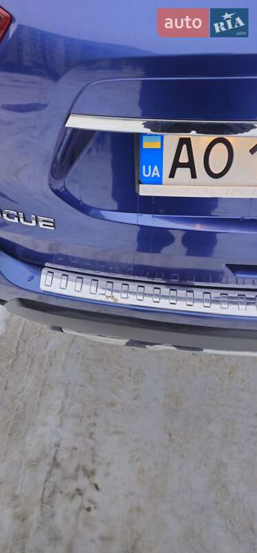 Внедорожник / Кроссовер Nissan Rogue 2017 в Ужгороде