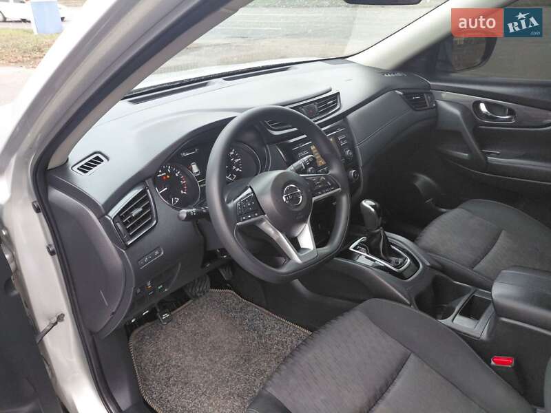 Внедорожник / Кроссовер Nissan Rogue 2017 в Харькове