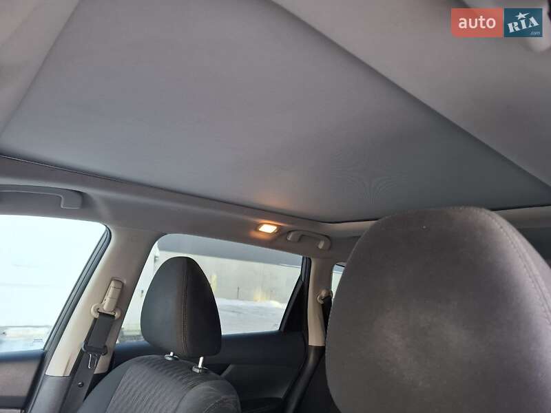 Внедорожник / Кроссовер Nissan Rogue 2016 в Вишневом