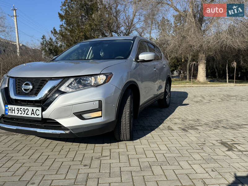 Внедорожник / Кроссовер Nissan Rogue 2016 в Болграде
