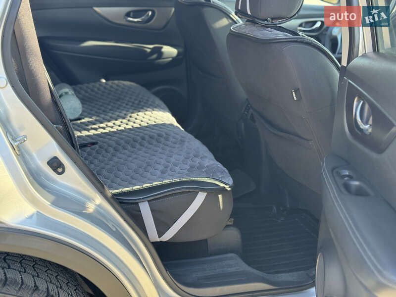 Внедорожник / Кроссовер Nissan Rogue 2016 в Болграде