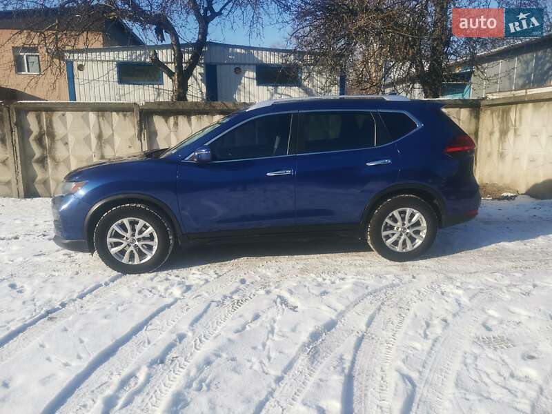 Внедорожник / Кроссовер Nissan Rogue 2016 в Черкассах