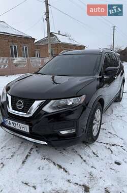 Внедорожник / Кроссовер Nissan Rogue 2017 в Новомиргороде