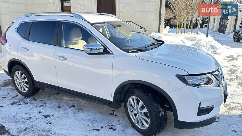 Внедорожник / Кроссовер Nissan Rogue 2017 в Львове