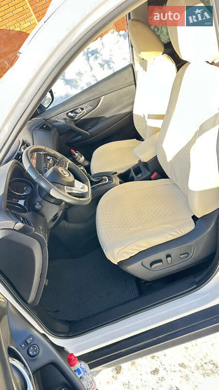 Внедорожник / Кроссовер Nissan Rogue 2017 в Львове