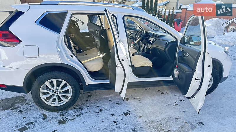 Внедорожник / Кроссовер Nissan Rogue 2017 в Львове