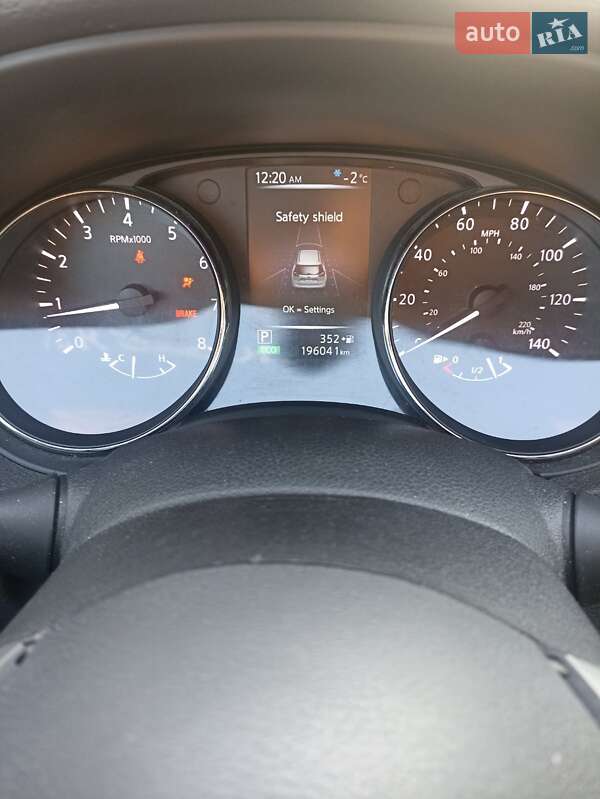 Внедорожник / Кроссовер Nissan Rogue 2017 в Киеве