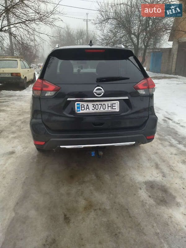 Внедорожник / Кроссовер Nissan Rogue 2017 в Кропивницком