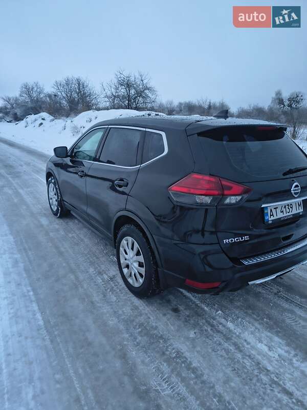 Внедорожник / Кроссовер Nissan Rogue 2016 в Калуше