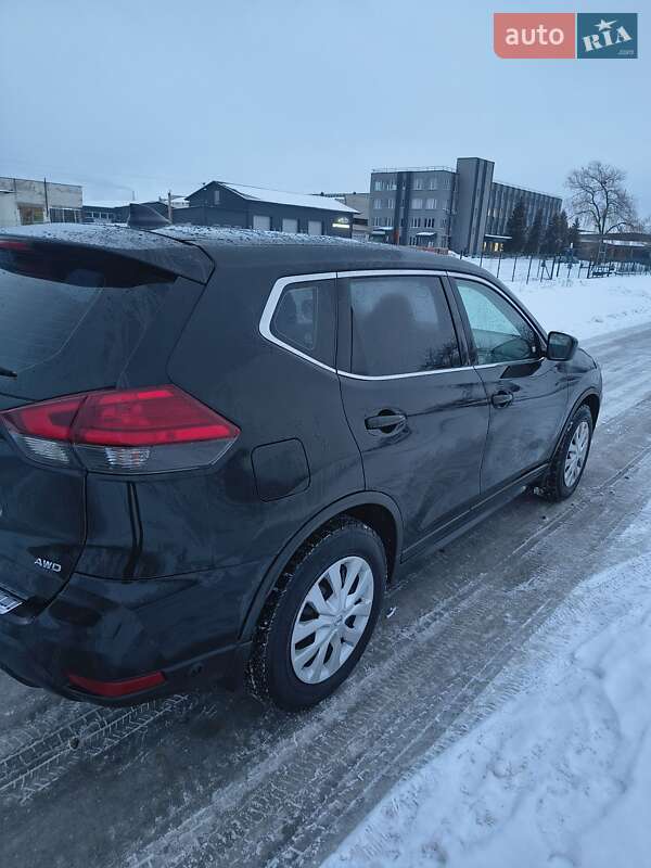 Внедорожник / Кроссовер Nissan Rogue 2016 в Калуше