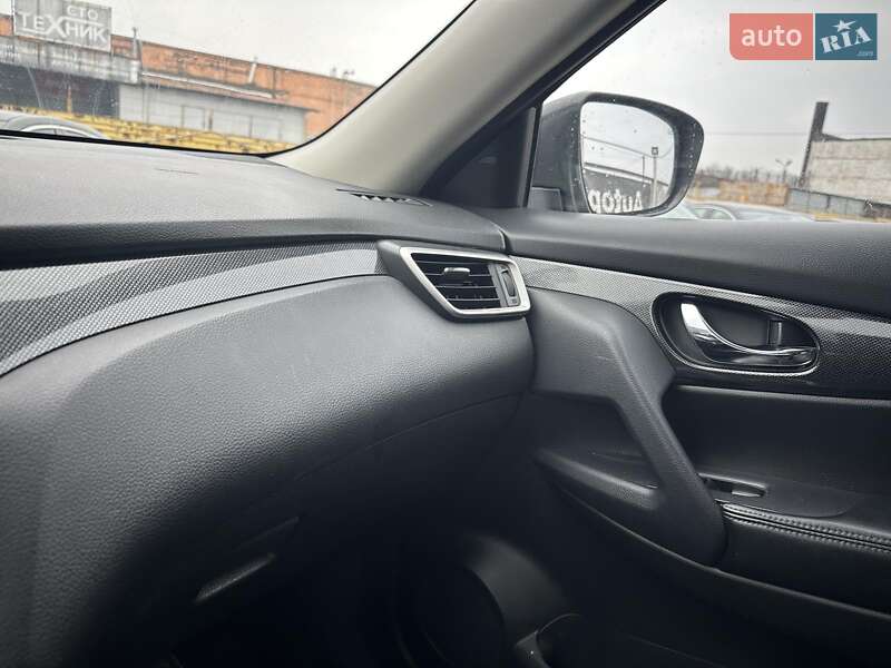 Внедорожник / Кроссовер Nissan Rogue 2014 в Запорожье