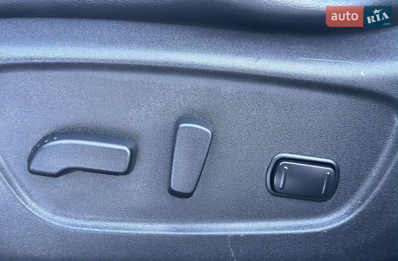 Внедорожник / Кроссовер Nissan Rogue 2016 в Хороле