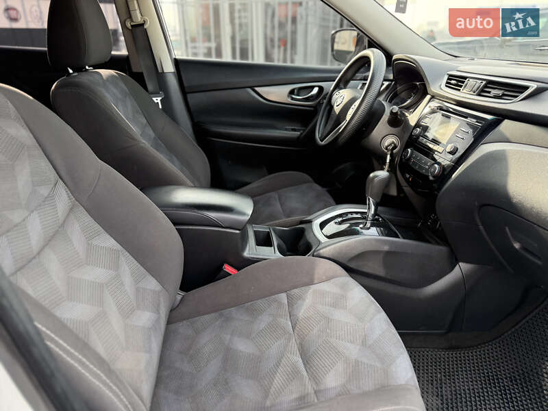 Внедорожник / Кроссовер Nissan Rogue 2016 в Киеве