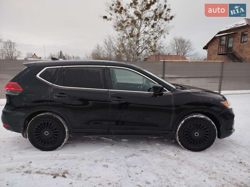 Внедорожник / Кроссовер Nissan Rogue 2017 в Сарнах