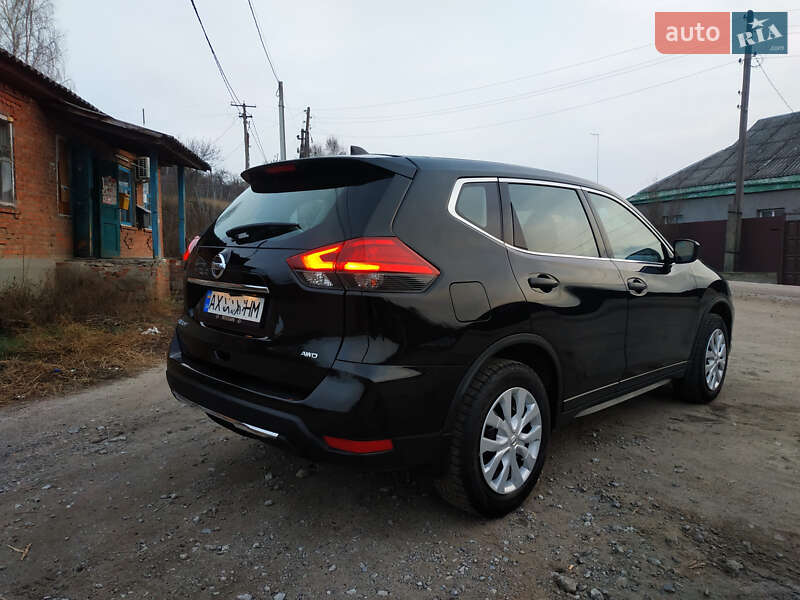 Внедорожник / Кроссовер Nissan Rogue 2017 в Змиеве
