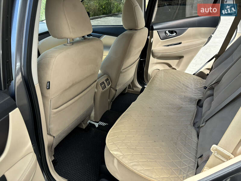 Внедорожник / Кроссовер Nissan Rogue 2016 в Ивано-Франковске