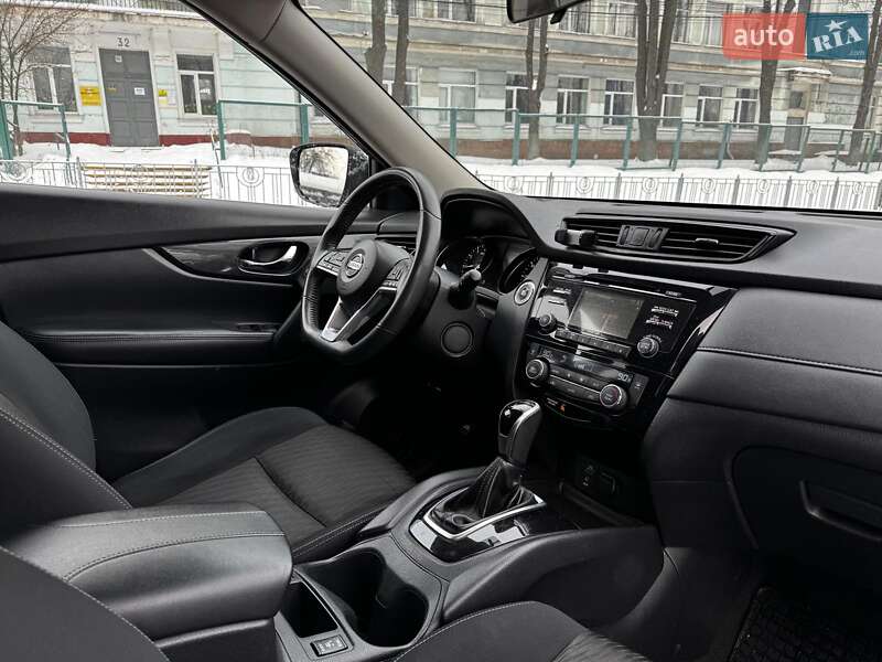 Внедорожник / Кроссовер Nissan Rogue 2016 в Киеве