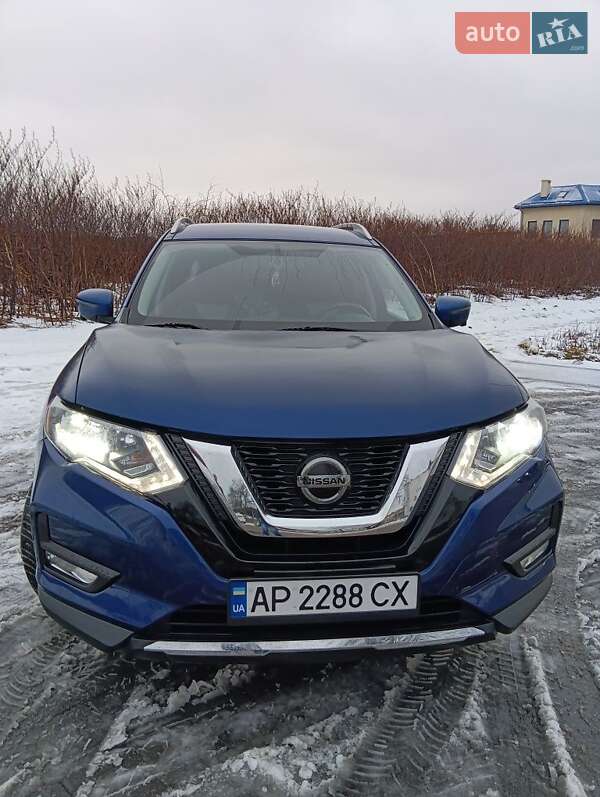 Внедорожник / Кроссовер Nissan Rogue 2017 в Каменец-Подольском