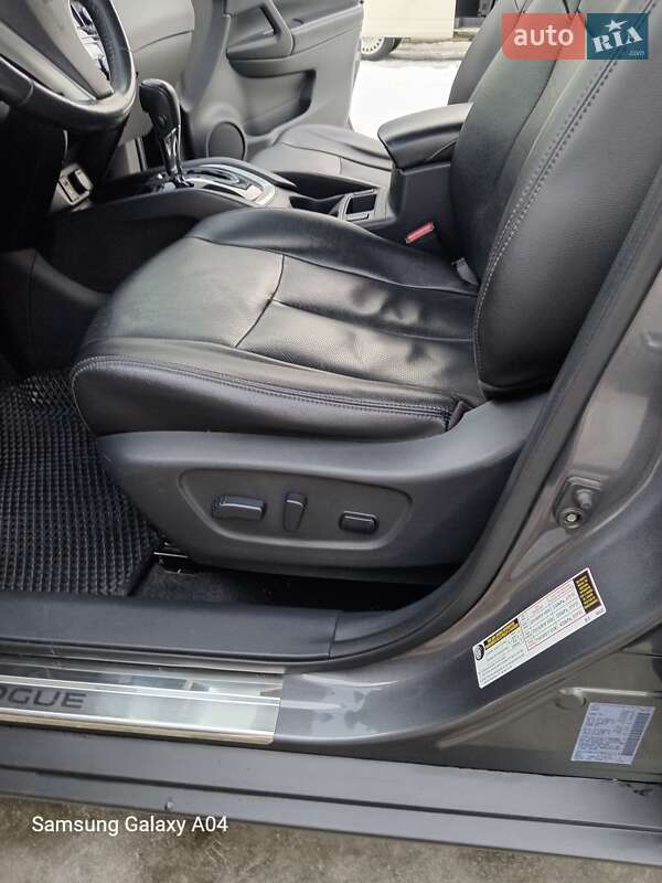 Внедорожник / Кроссовер Nissan Rogue 2016 в Ивано-Франковске