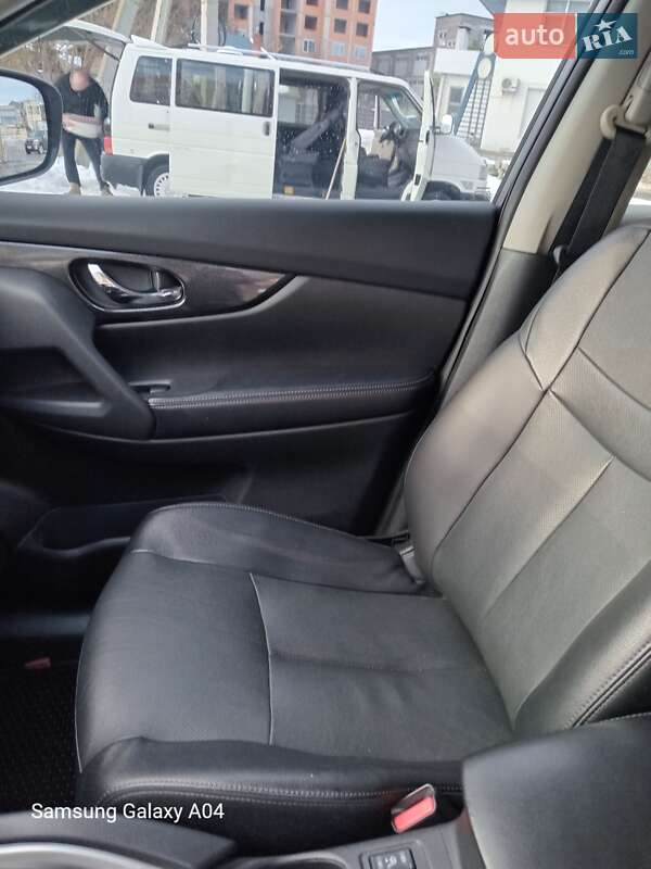 Внедорожник / Кроссовер Nissan Rogue 2016 в Ивано-Франковске