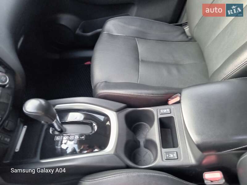 Внедорожник / Кроссовер Nissan Rogue 2016 в Ивано-Франковске