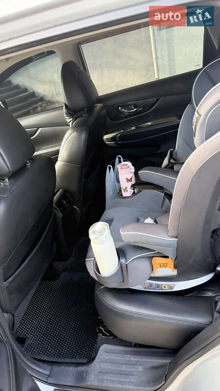 Внедорожник / Кроссовер Nissan Rogue 2015 в Очакове