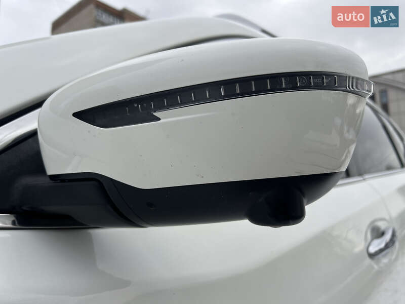 Внедорожник / Кроссовер Nissan Rogue 2016 в Виннице