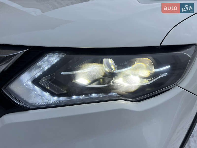 Внедорожник / Кроссовер Nissan Rogue 2016 в Виннице