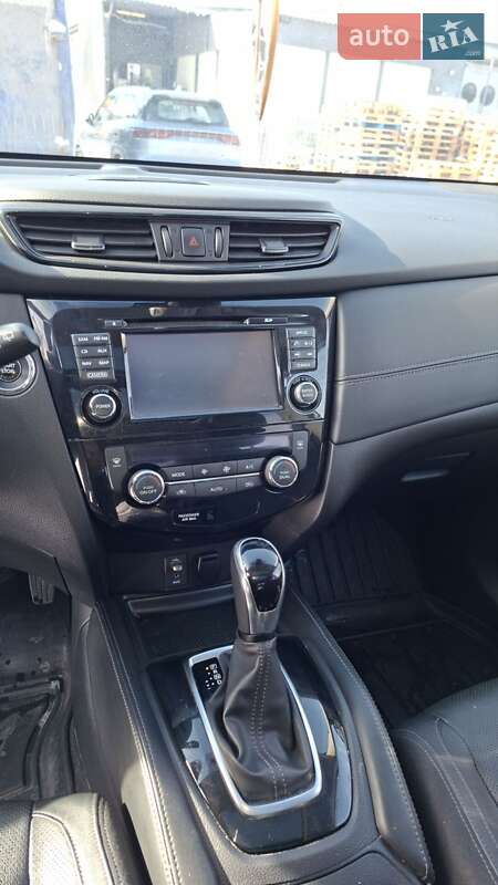 Внедорожник / Кроссовер Nissan Rogue 2017 в Вышгороде