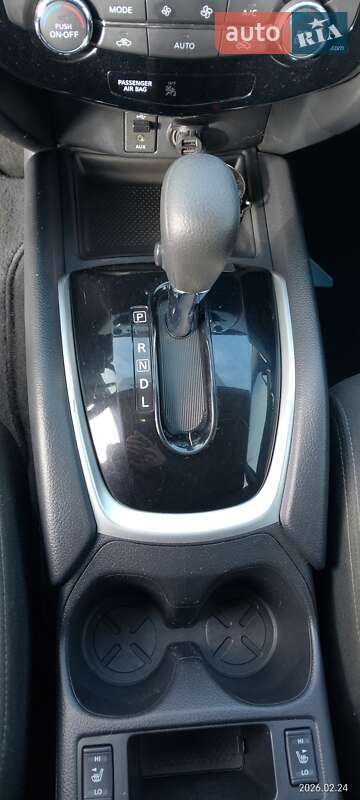 Внедорожник / Кроссовер Nissan Rogue 2016 в Буске