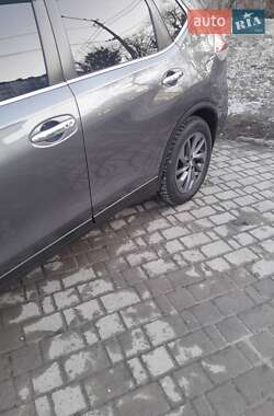 Внедорожник / Кроссовер Nissan Rogue 2016 в Ивано-Франковске