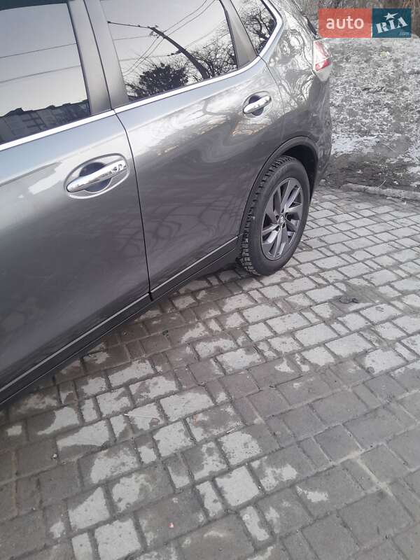 Внедорожник / Кроссовер Nissan Rogue 2016 в Ивано-Франковске