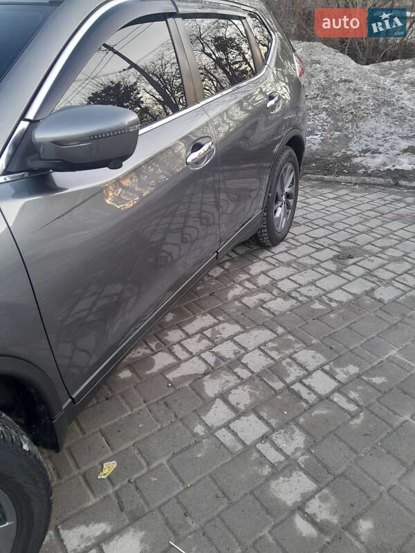 Внедорожник / Кроссовер Nissan Rogue 2016 в Ивано-Франковске