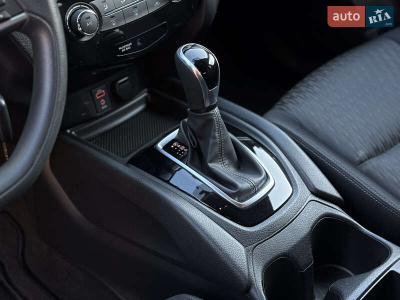 Внедорожник / Кроссовер Nissan Rogue 2018 в Мукачево