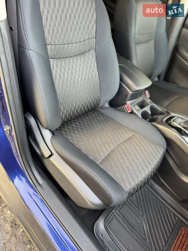 Внедорожник / Кроссовер Nissan Rogue 2017 в Днепре