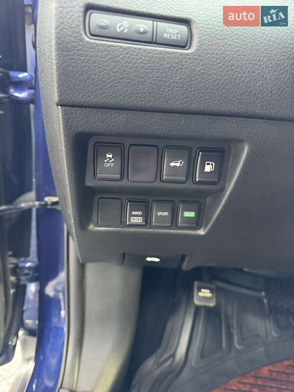 Внедорожник / Кроссовер Nissan Rogue 2017 в Днепре